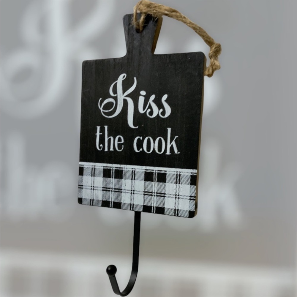 Wall Hook Kiss the Cook Phrase Decorative Wall Sign Hanging NEW